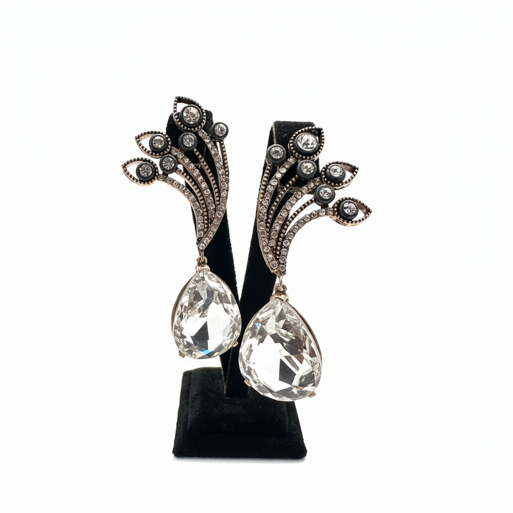 Sallantılı Damla Taşlı Küpe