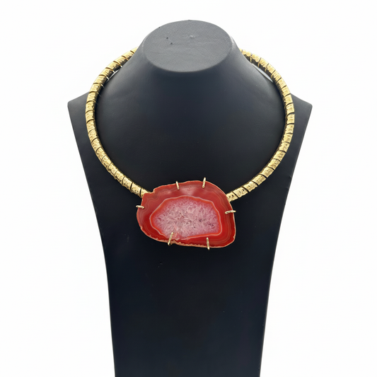 Kırmızı Agat Dilimi Detaylı Altın Rengi Boncuklu Kolye