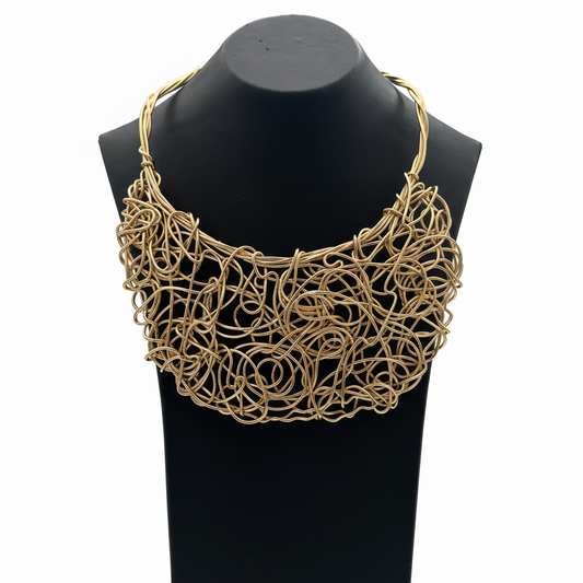 Tel Örgü Desenli Altın Rengi Kolye