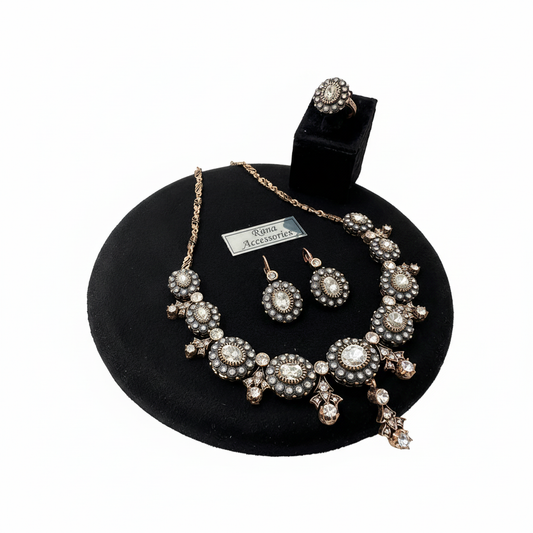 Çiçek Madalyon Takı Seti - Kolye, Küpe ve Yüzük