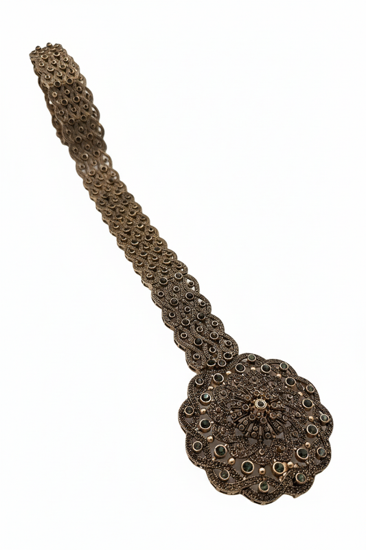 Beyaz arka plan üzerinde bronz black diamond taşlı çiçek motifli bileklik 99 cm