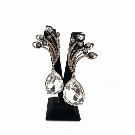 Sallantılı Damla Taşlı Küpe