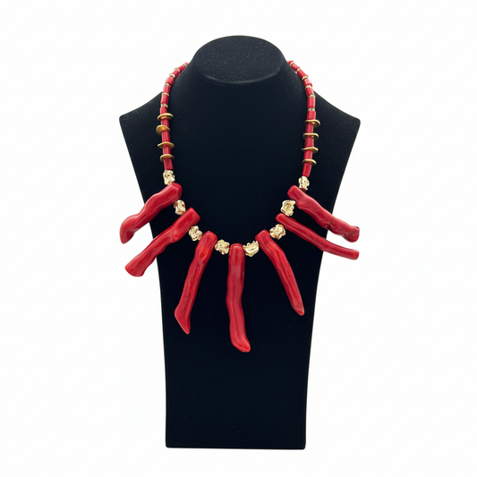 Mercan Taşlı Altın Rengi Detaylı Kolye